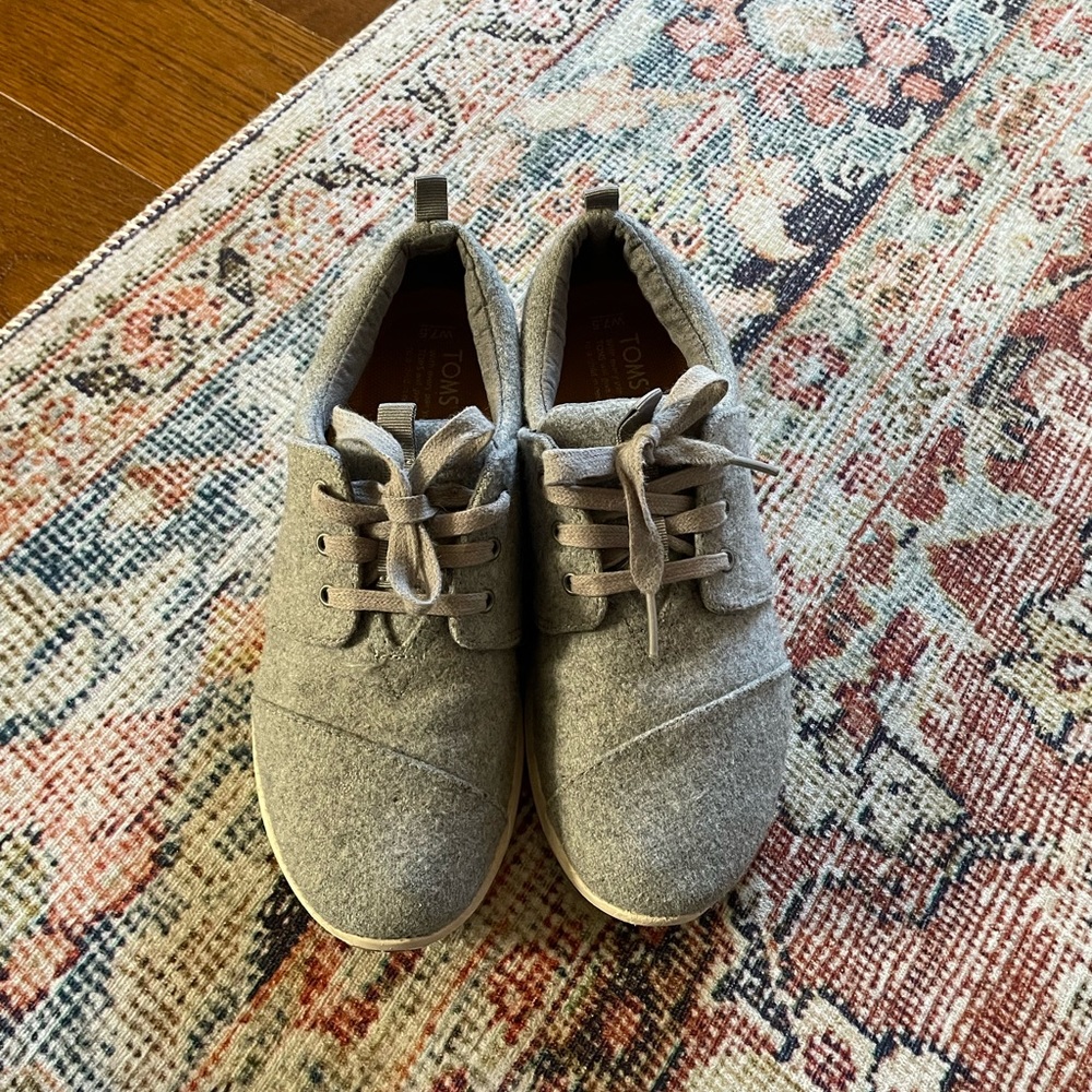 TOMS Gray Wool Sneakers EUC sz 7.5